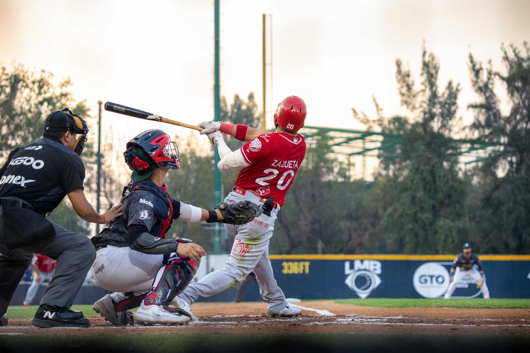 León vence por 8-3 a El Águila y gana la serie