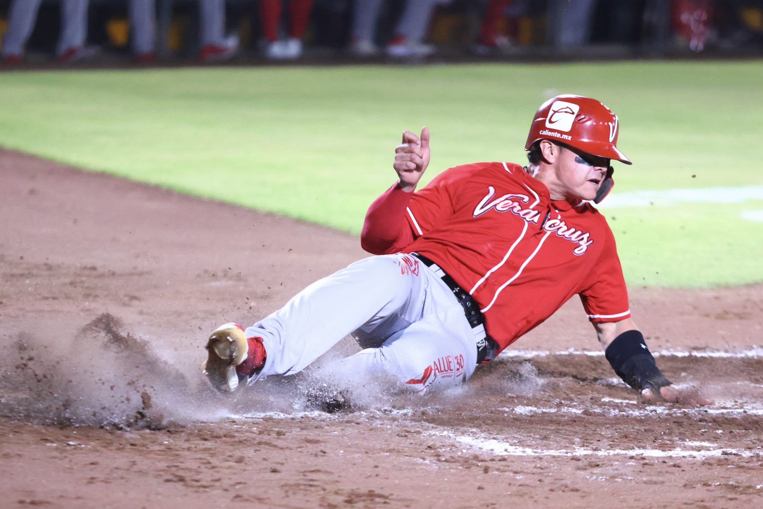 El Águila evitó la barrida, al vencer por 14-3 a los Pericos