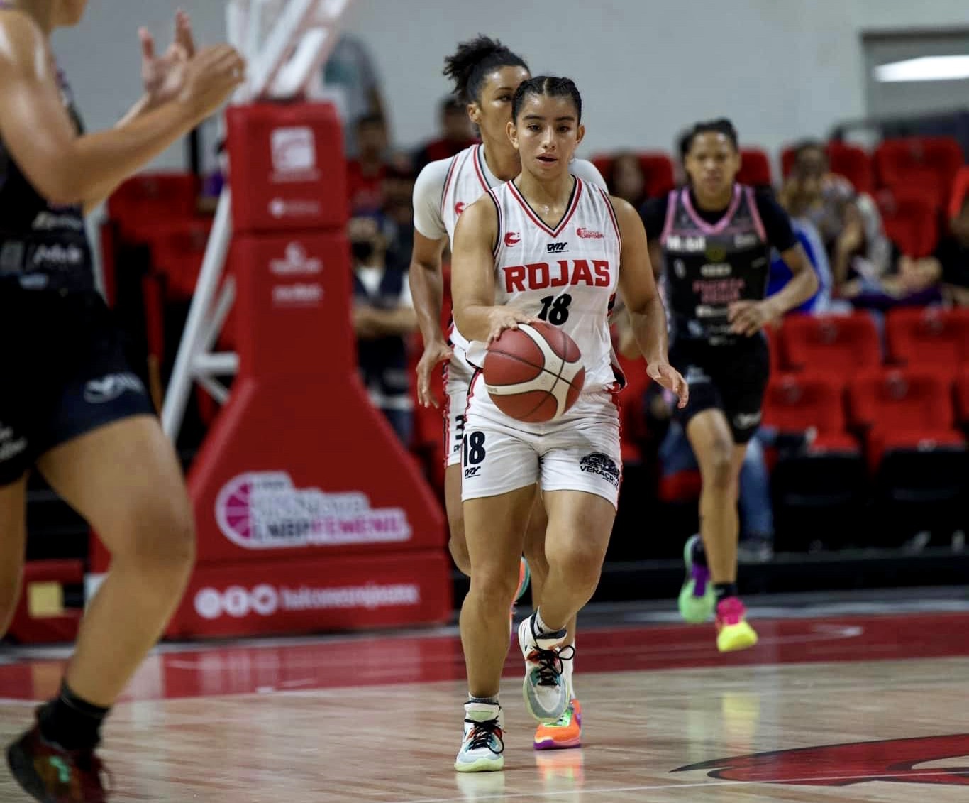 Las Rojas de Veracruz vencieron a Fuerza Regia por 66-49