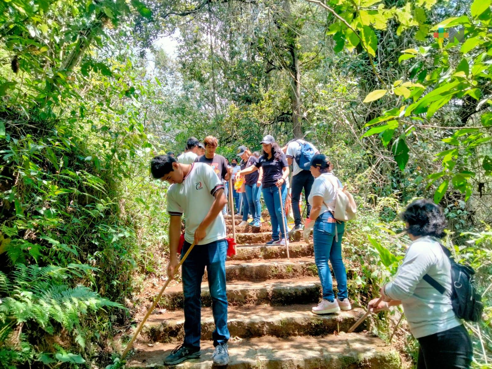 Estudiantes y docentes de bachillerato limpian parque lineal Quetzalapan-Sedeño