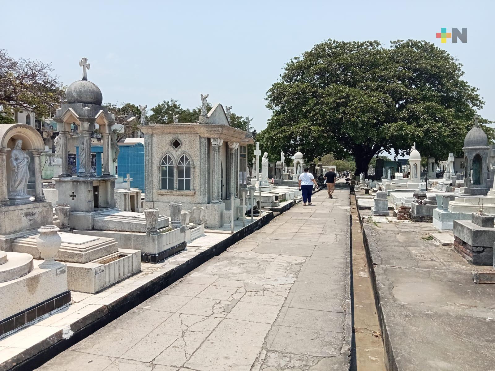 Empieza afluencia a Panteón Particular de Veracruz ante proximidad del 10 de mayo