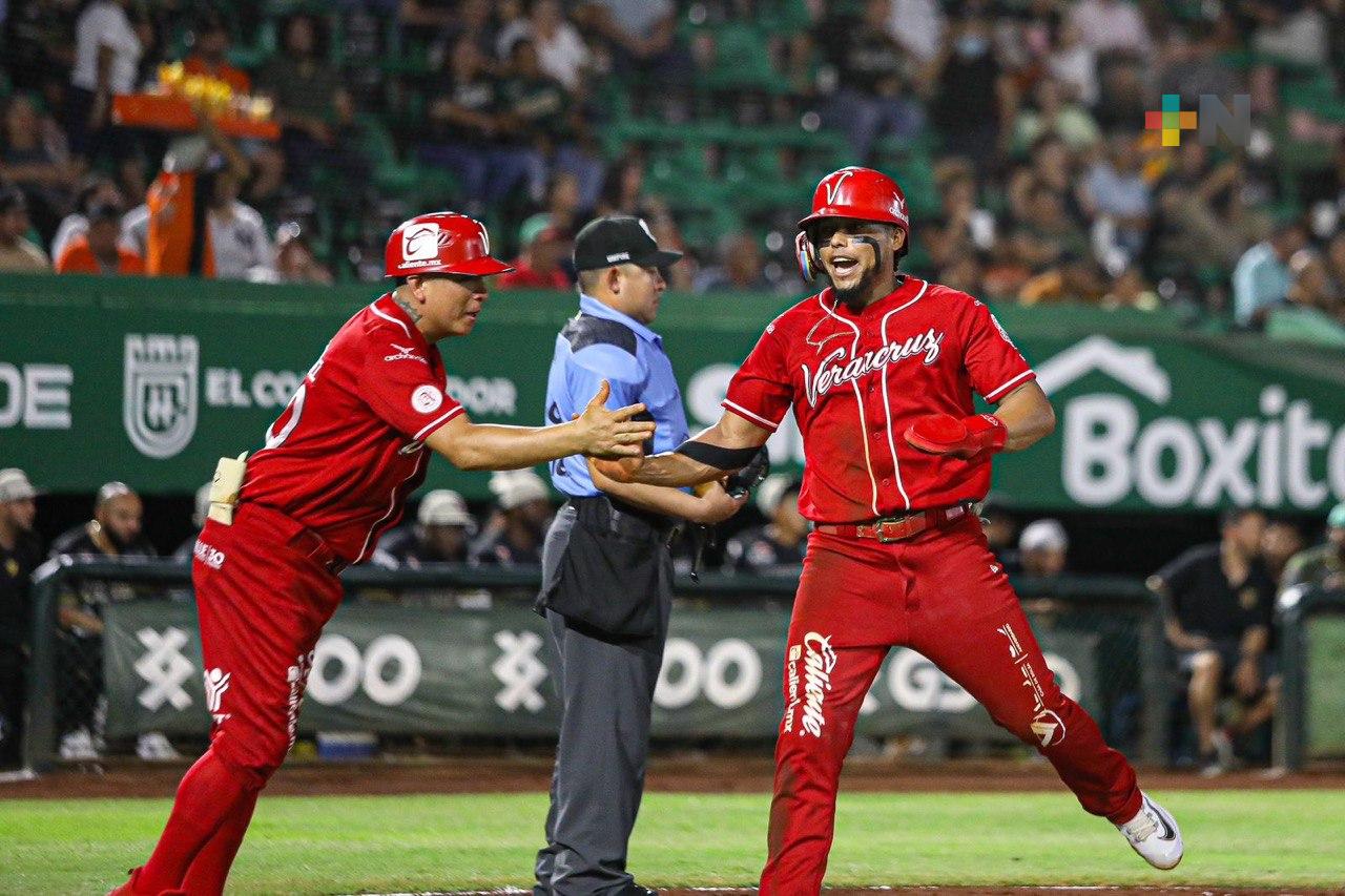 El Águila devora a los Leones, propina paliza por 12-2 y empata la serie