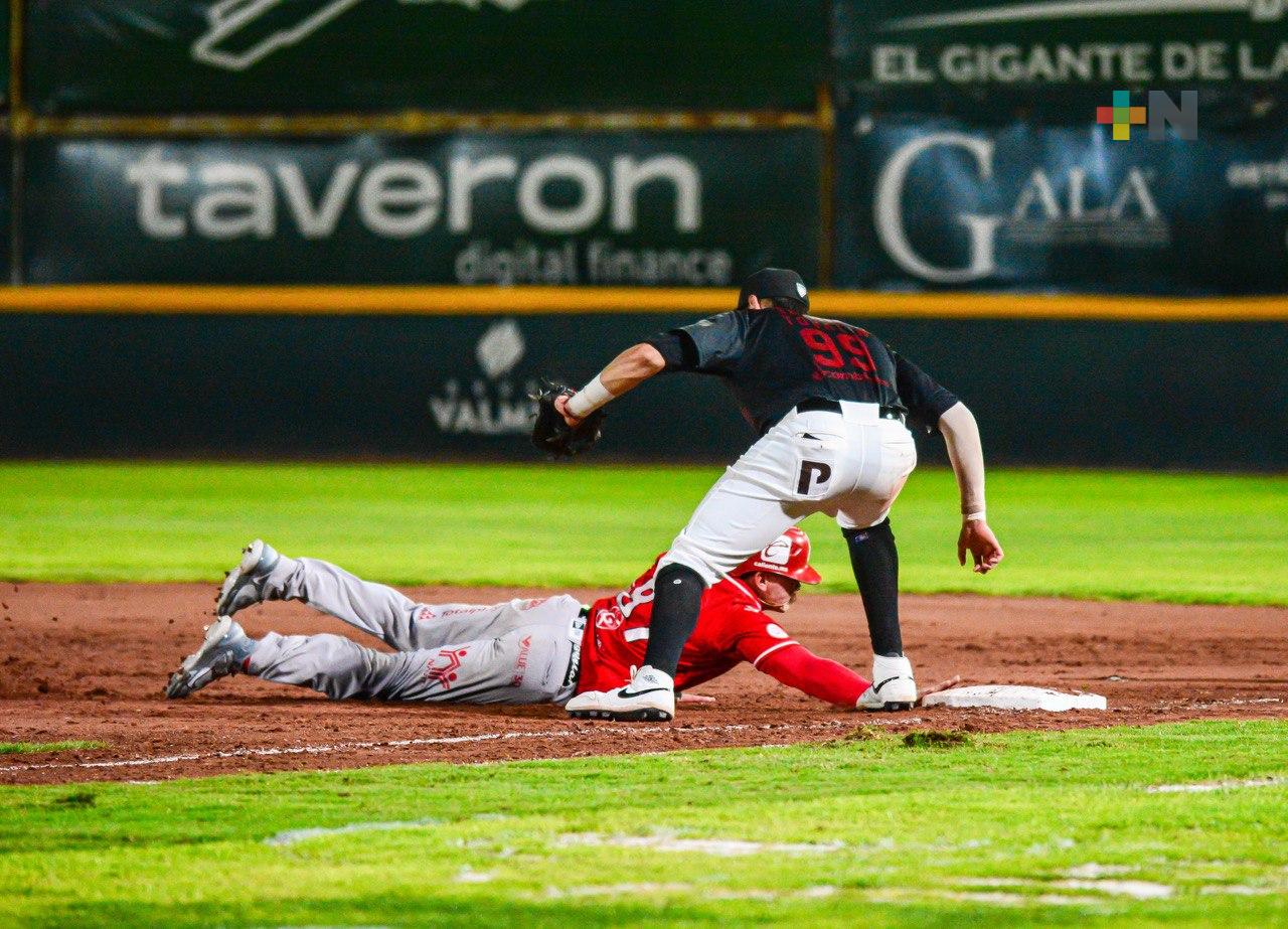 Unión Laguna vence por 5-3 a El Águila, al iniciar la serie