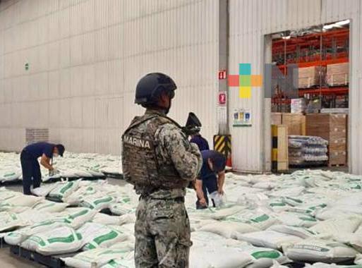 Marina asegura 530 costales con zeolita adicionados con cocaína, en el puerto de Veracruz