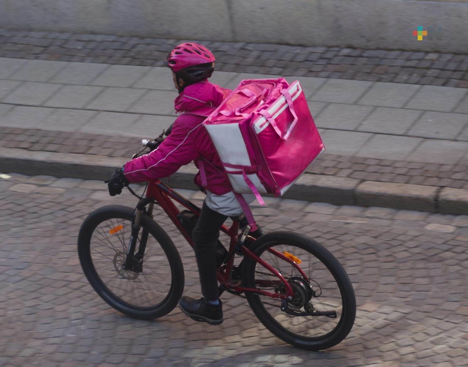 Impulsan seguridad social para repartidores independientes que laboran en plataformas digitales