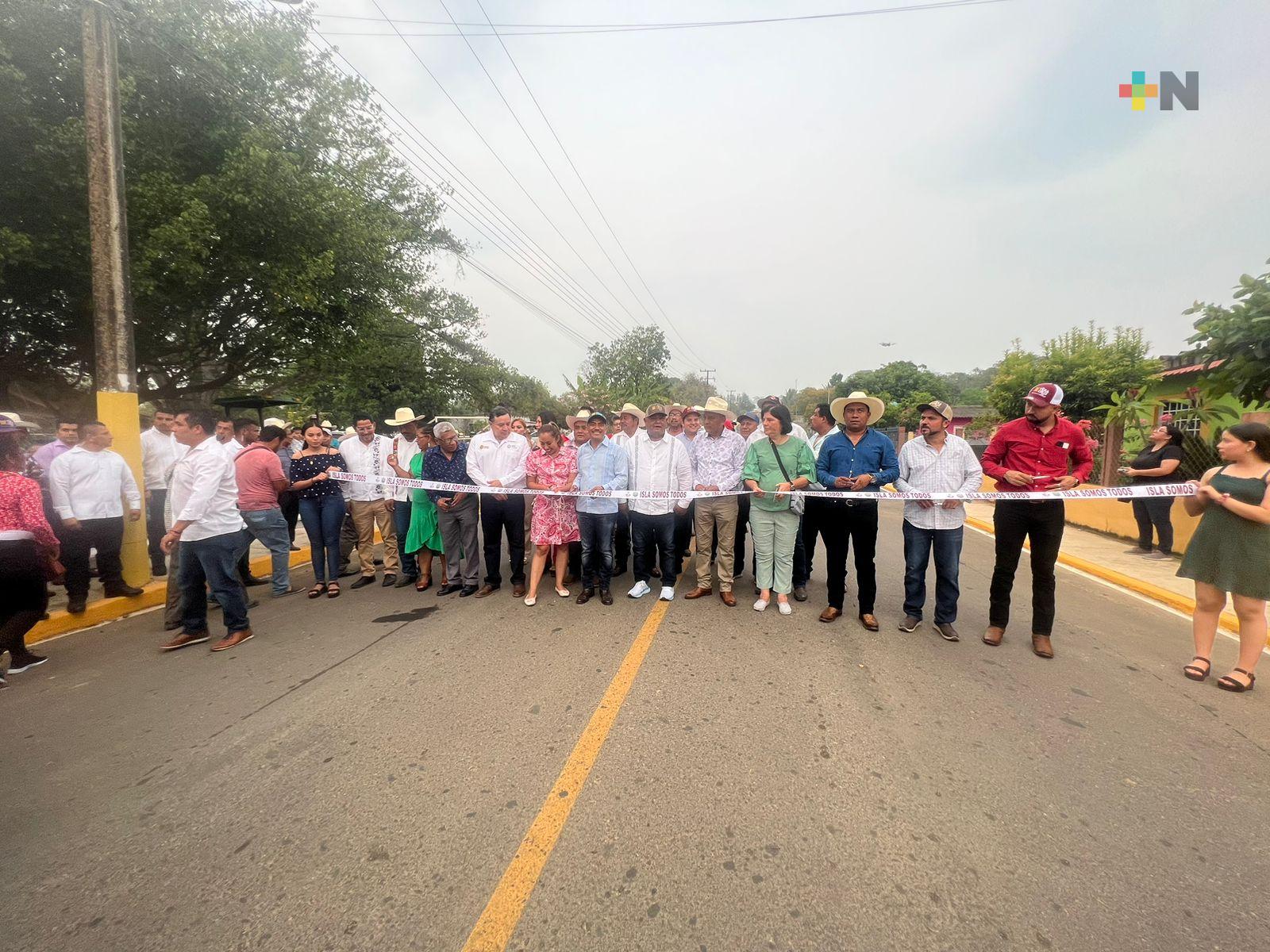 Pavimentación de tramo carretero en municipio de Isla impulsa la economía