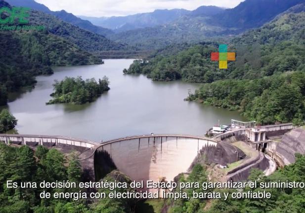 CFE tiene capacidad de generación, afirma presidente; supervisa operaciones de hidroeléctricas