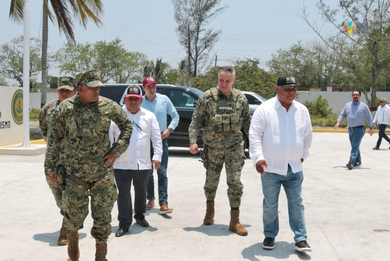 Eric Cisneros visitó la Estación Naval Avanzada de Marina, en Tamiahua