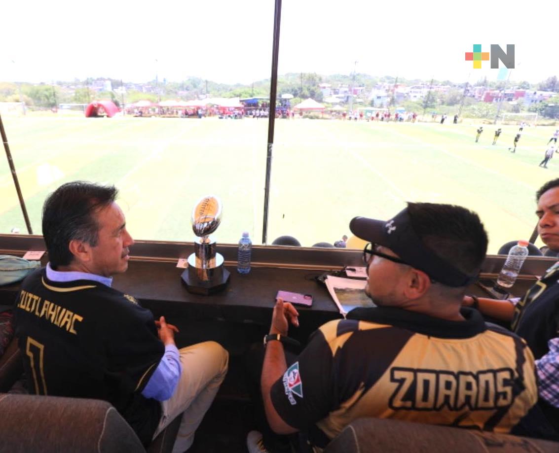 Asiste Gobernador al aniversario 44 de Zorros Dorados de Xalapa