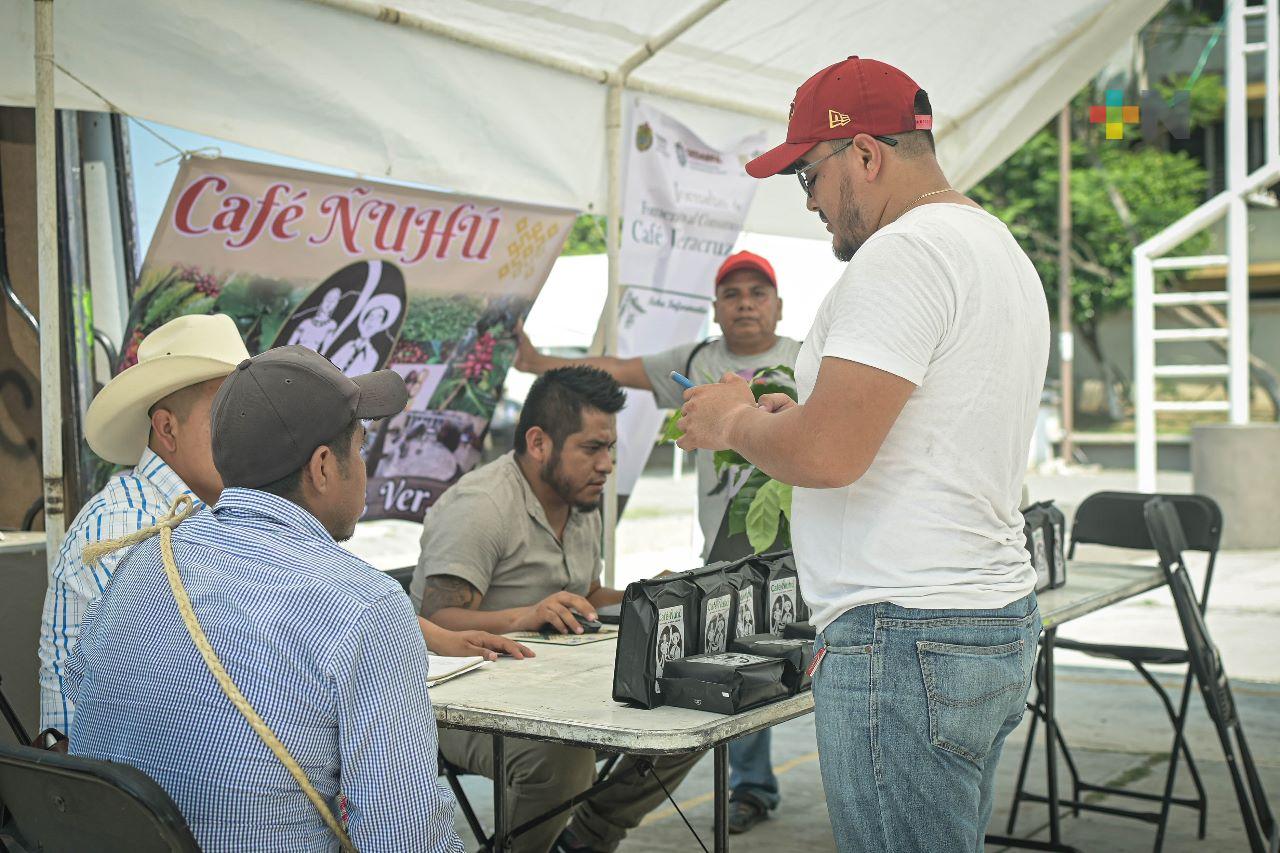 Impulsa Sedarpa a caficultores de la región Huasteca