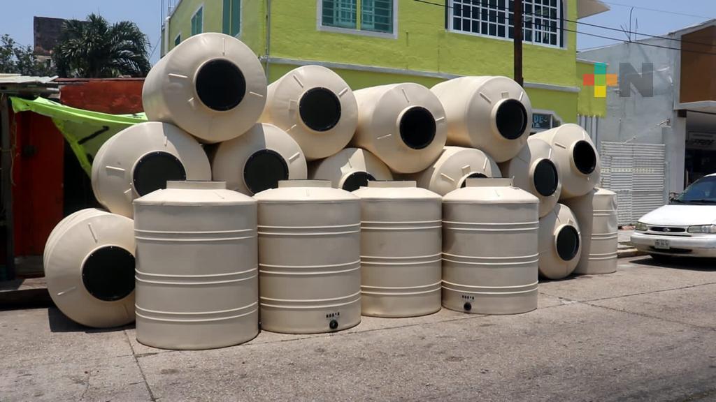 En Coatza fundación vende tinacos a bajo costo en apoyo de familias vulnerables