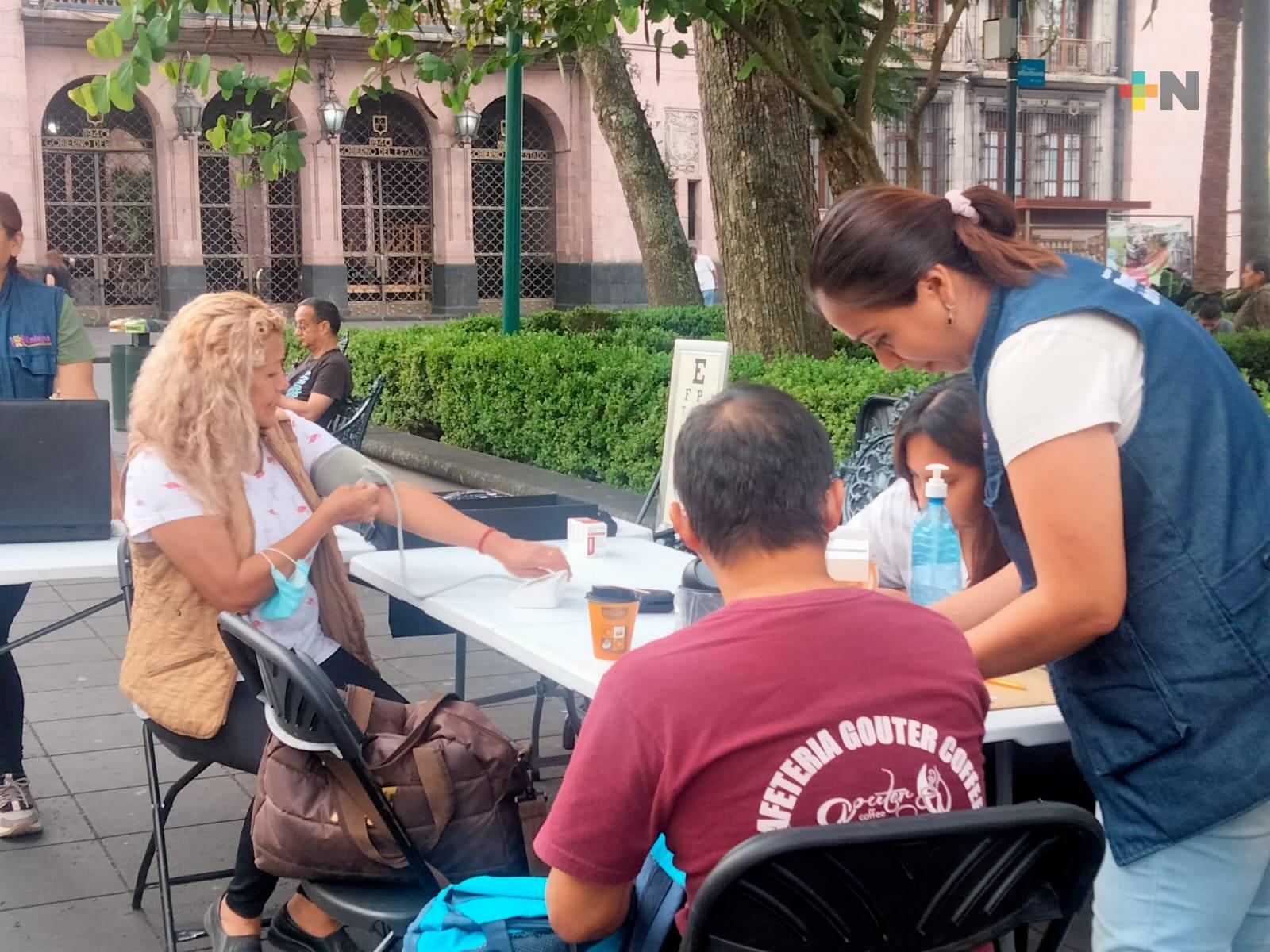 Jornadas de chequeos médicos, todos los jueves en parque Juárez de Xalapa