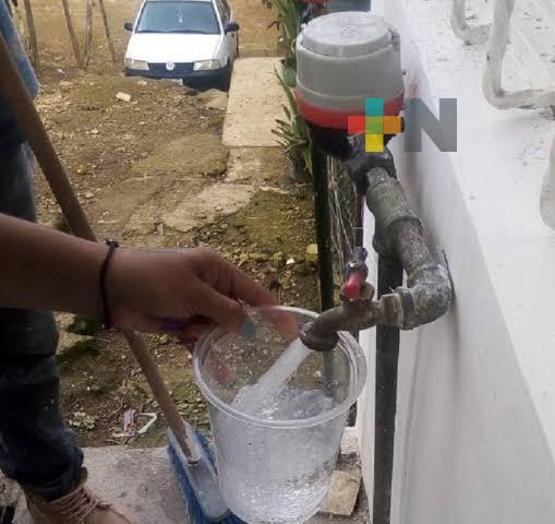 Denuncian cobros ilegales de pipas de agua en comunidad de Viborillas, en Huayacocotla