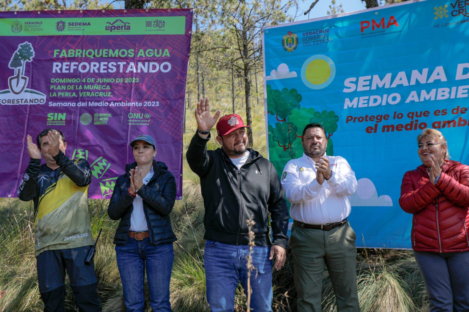 En La Perla, personal de PMA participó en programa “Fabriquemos el Agua Reforestando”