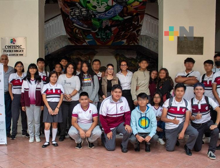Alumnos de bachillerato participan con proyectos de reciclado en Semana del Medio Ambiente