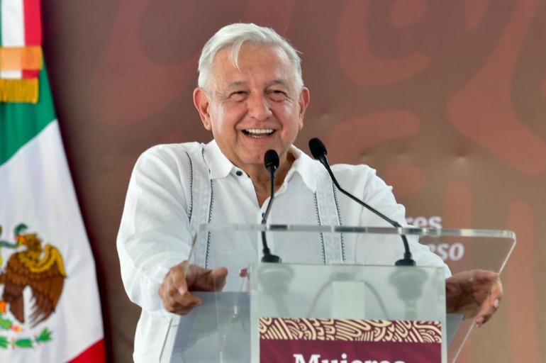 Presidente felicita a papás de México en su día