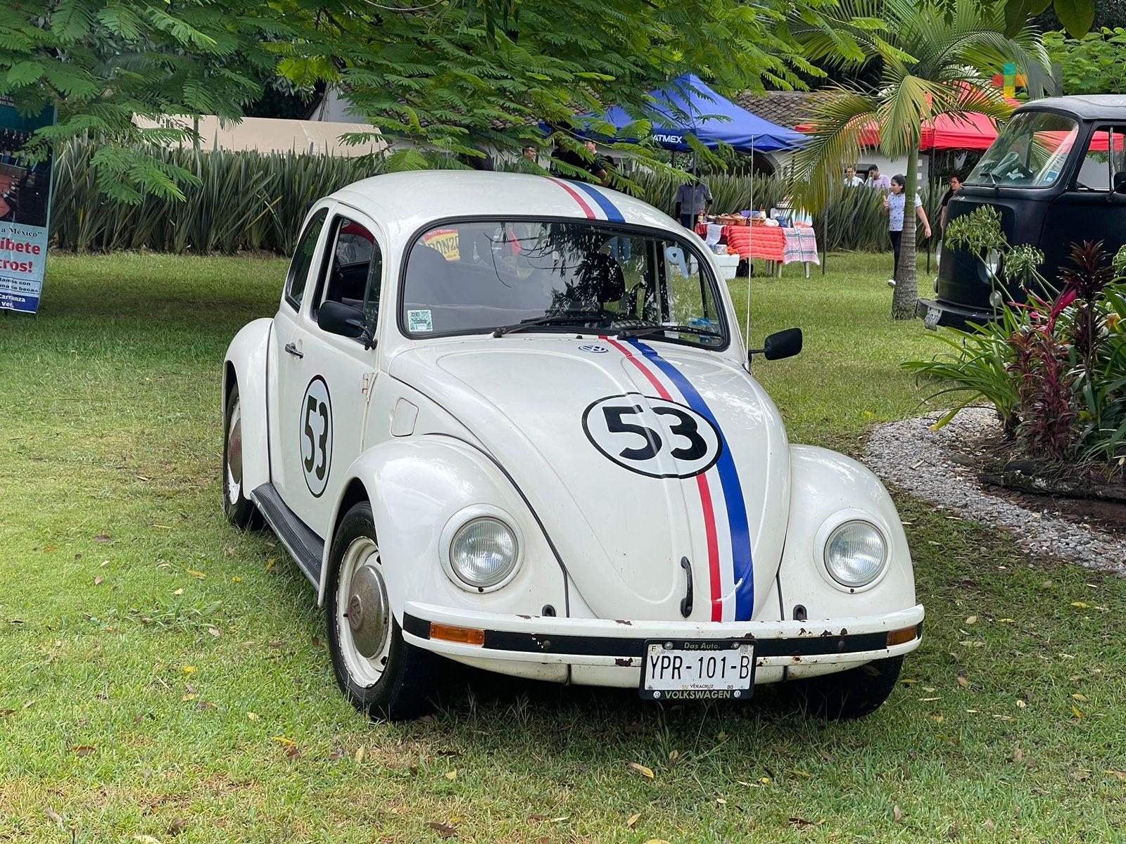 Con exposición de autos, en Coatepec celebraron el Día del Vocho