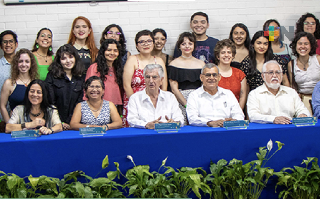 UV recibe a jóvenes escritores de México