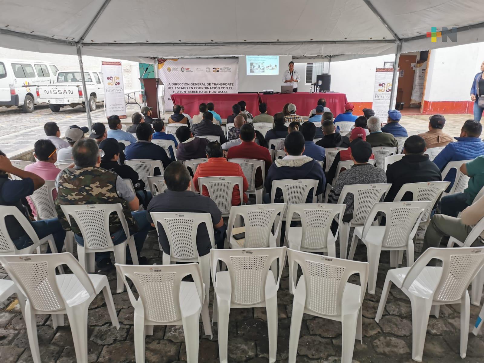 Dirección General de Transporte del Estado capacita a conductores de taxi en Huatusco
