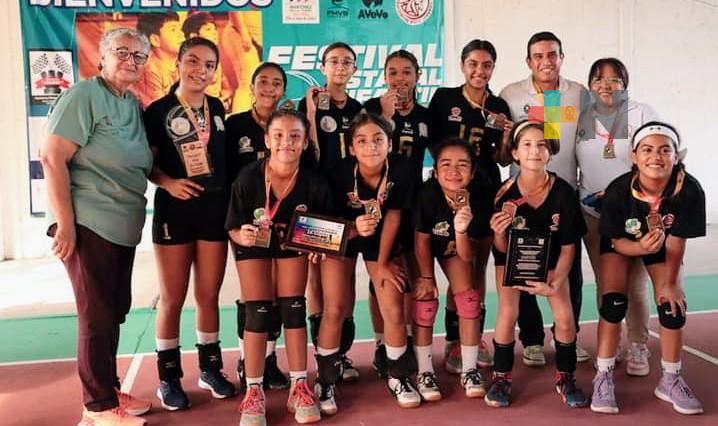 Destacaron en festival infantil de voleibol de sala