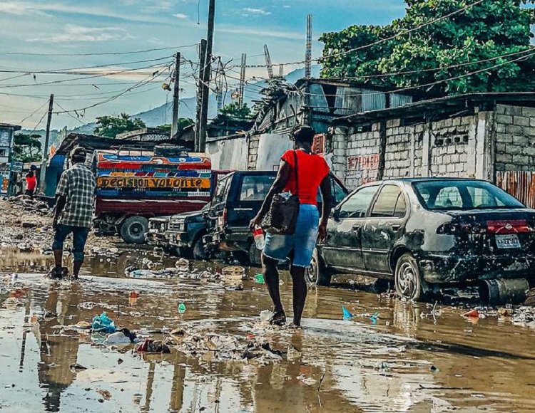 Relator de ONU pide embargo de armas y una intervención en Haití