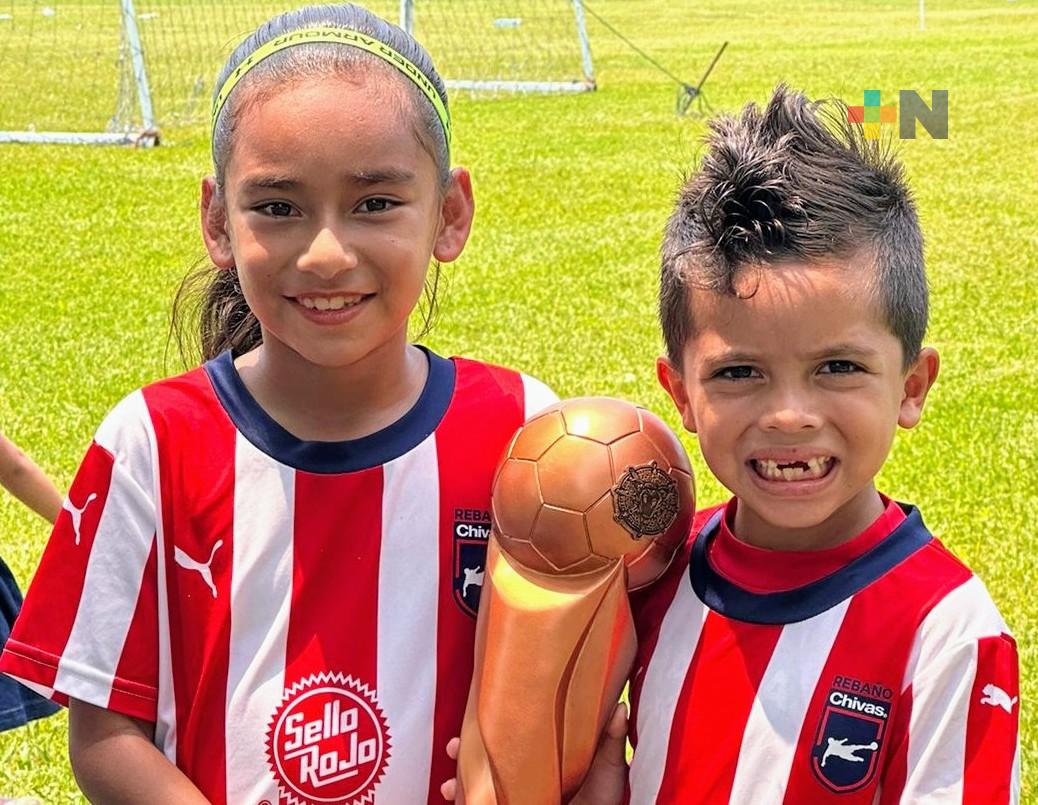 Sofía Bernabe «La Bicha» agrega dos trofeos más a su vitrina futbolera