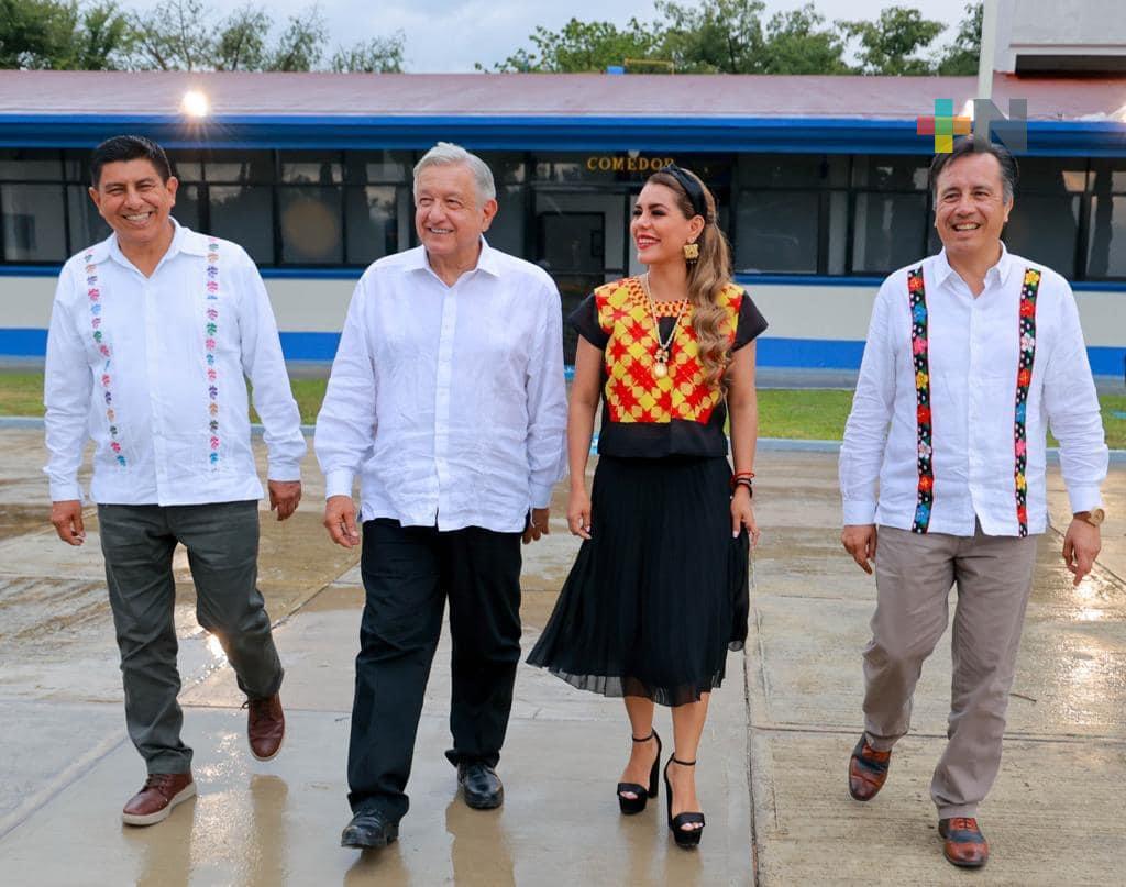 Evalúan avance de caminos artesanales; Cuitláhuac García se reúne con AMLO