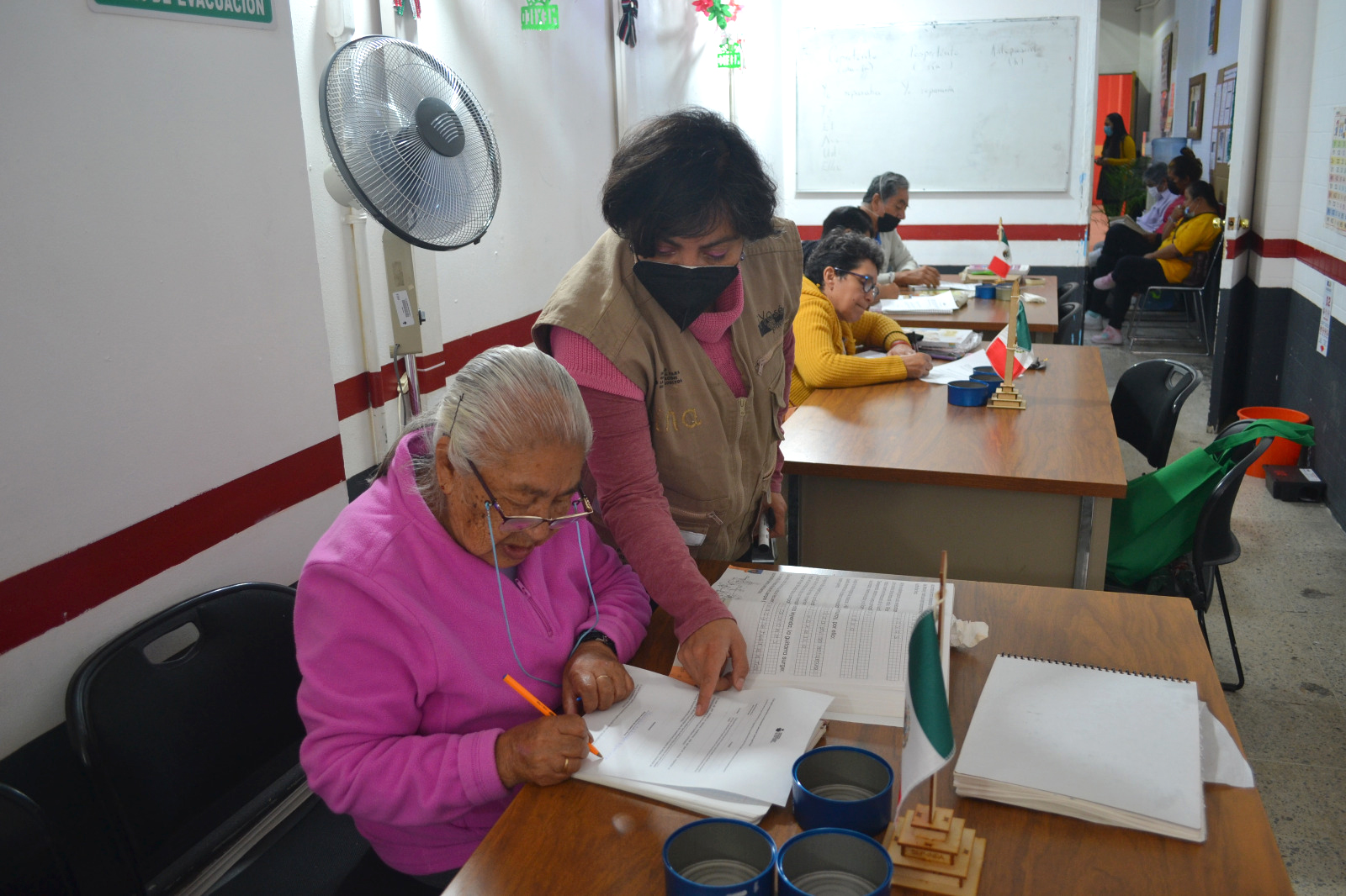 Más de 136 mil personas concluyen un nivel educativo en INEA