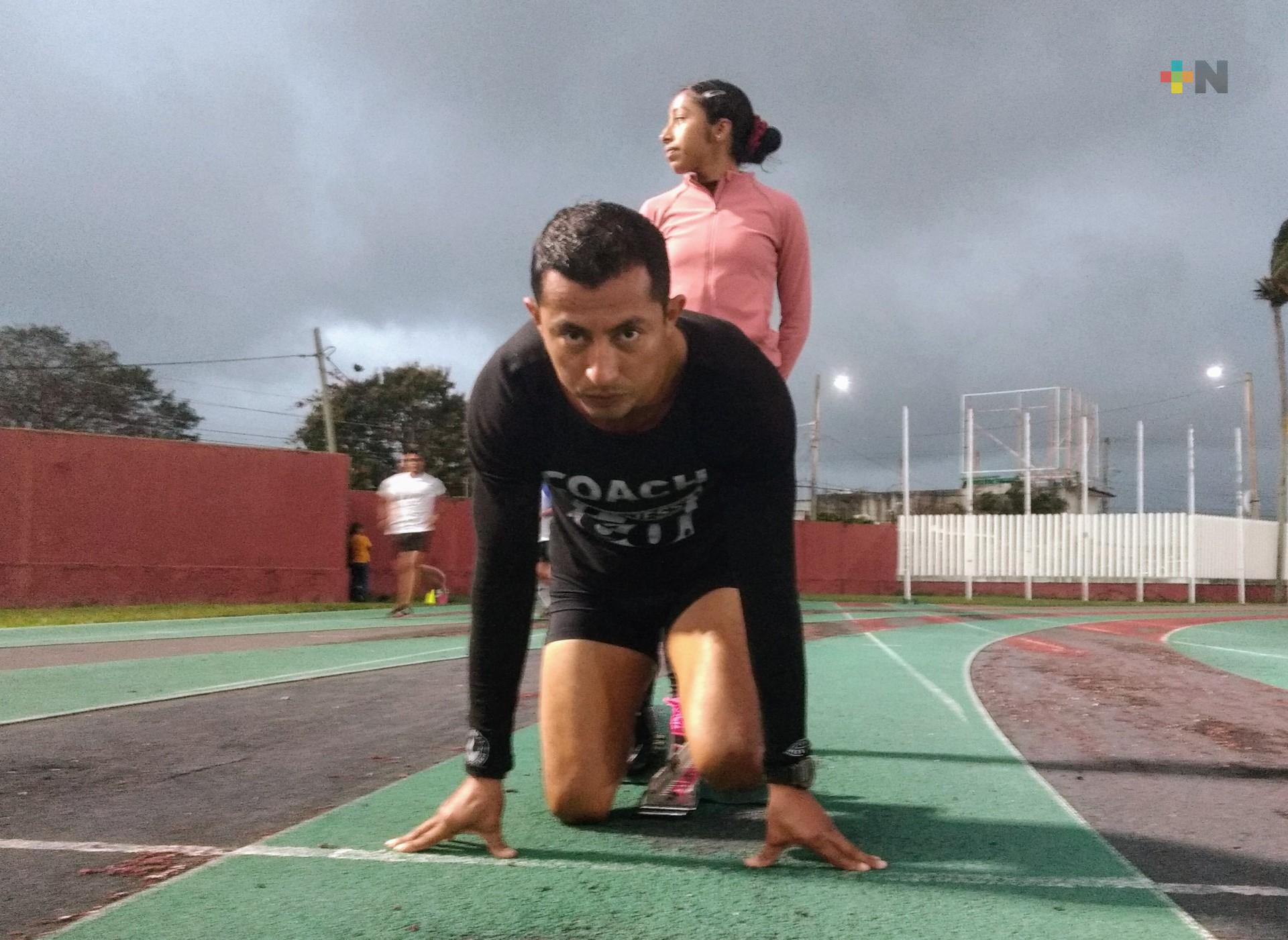 Velocista de Coatza competirá en certamen panamericano de atletismo máster