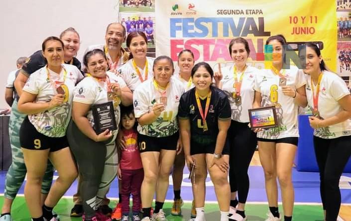 Leonas de Coatza ganaron  «Festival Estatal Máster» de voleibol de sala