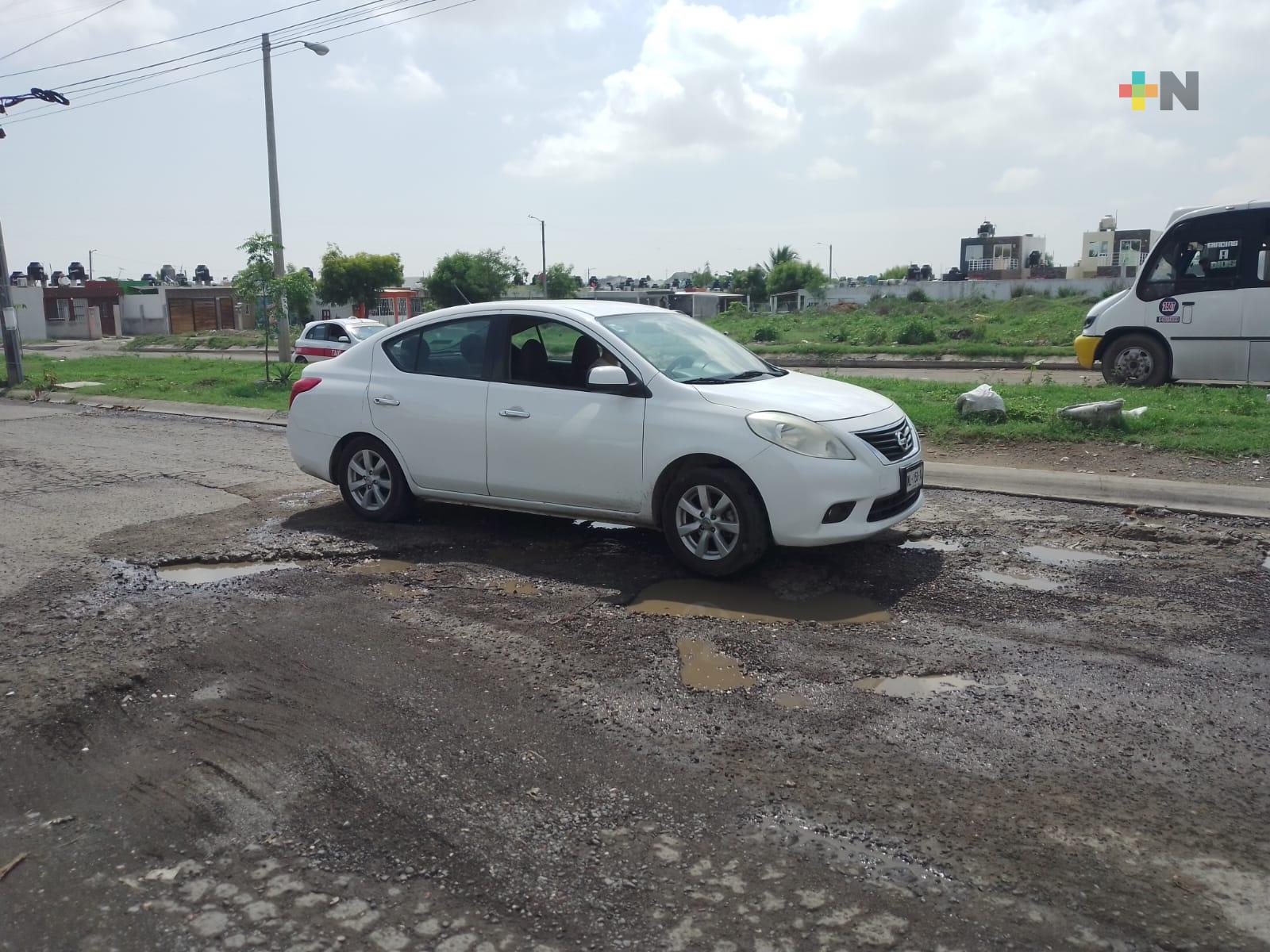 Reportan calles en mal estado en Lomas de Río Medio 4