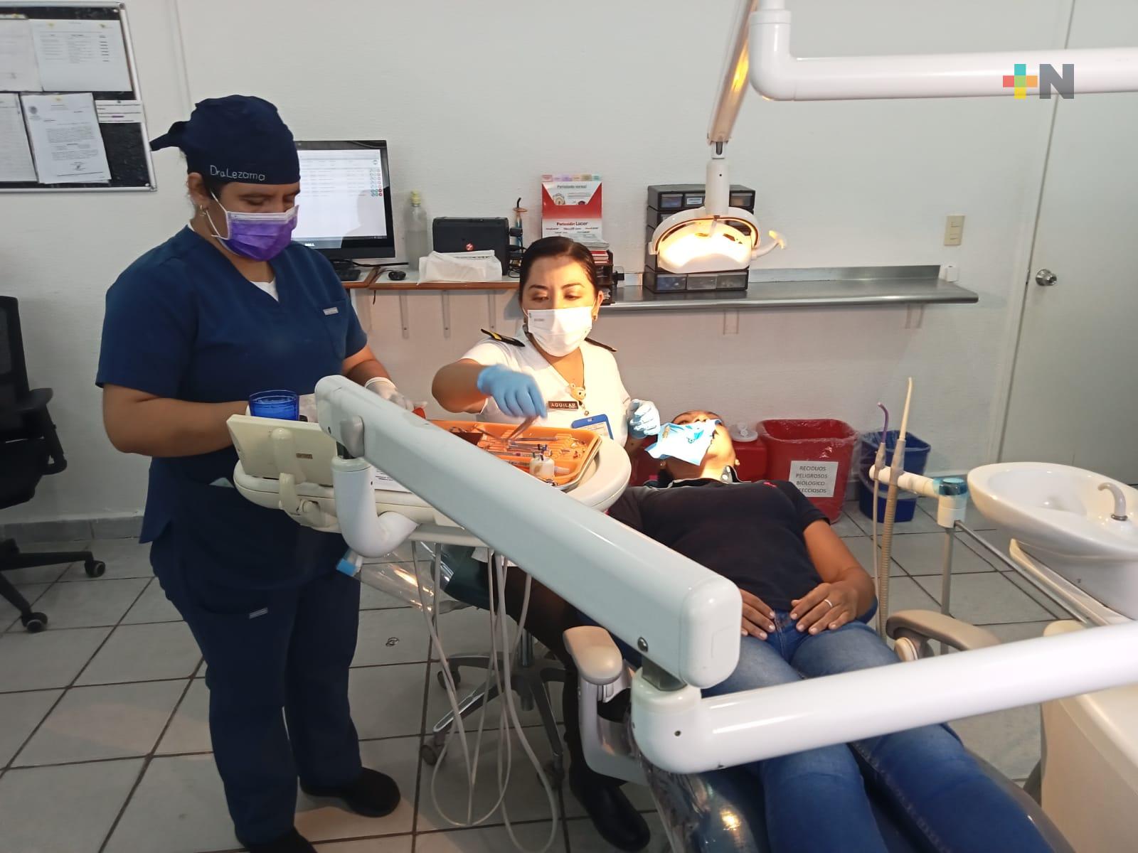 Atención bucal a público en general brinda Hospital Militar de La Boticaria