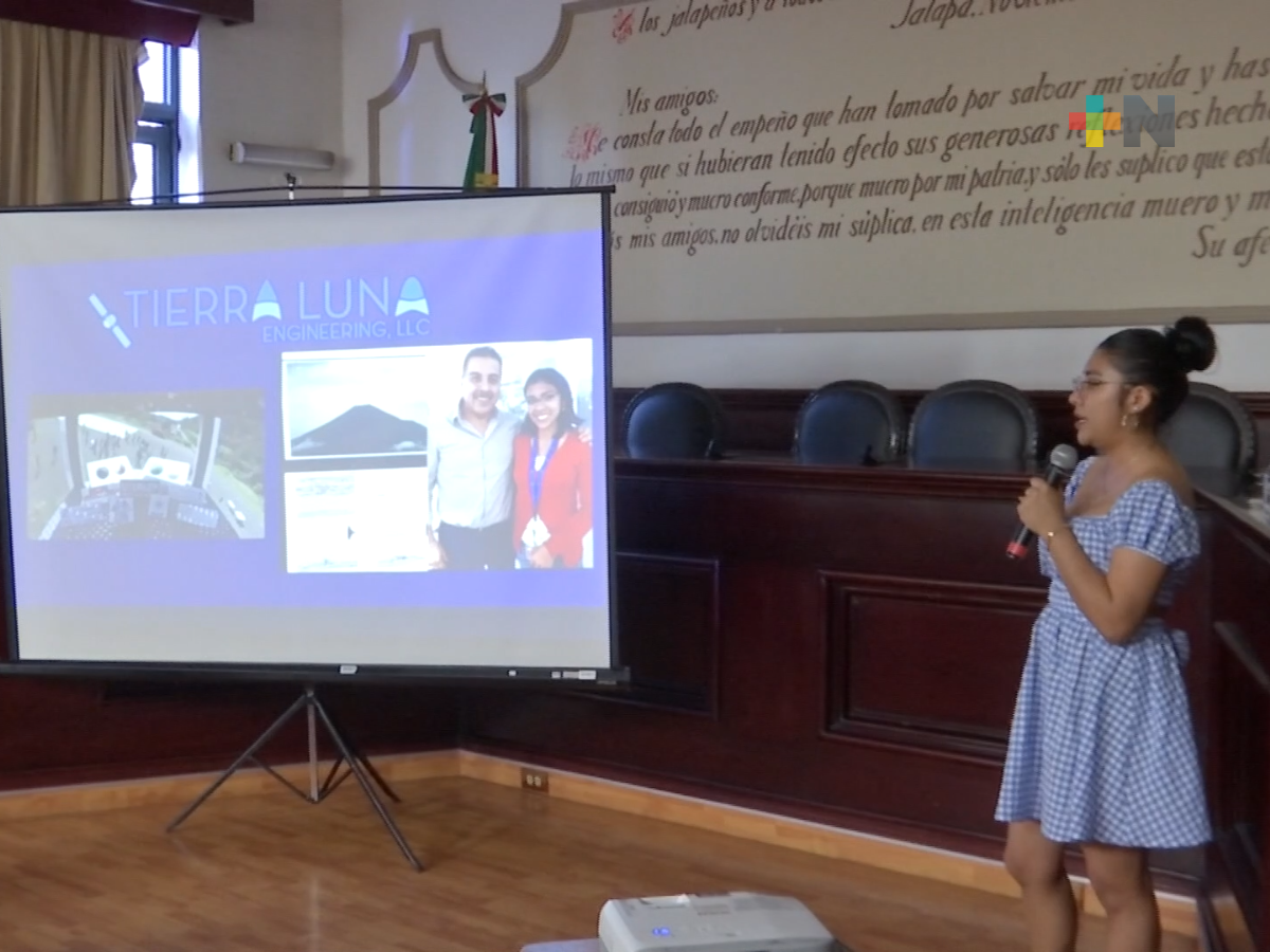 La astronauta Miranda Atilano ofreció una conferencia