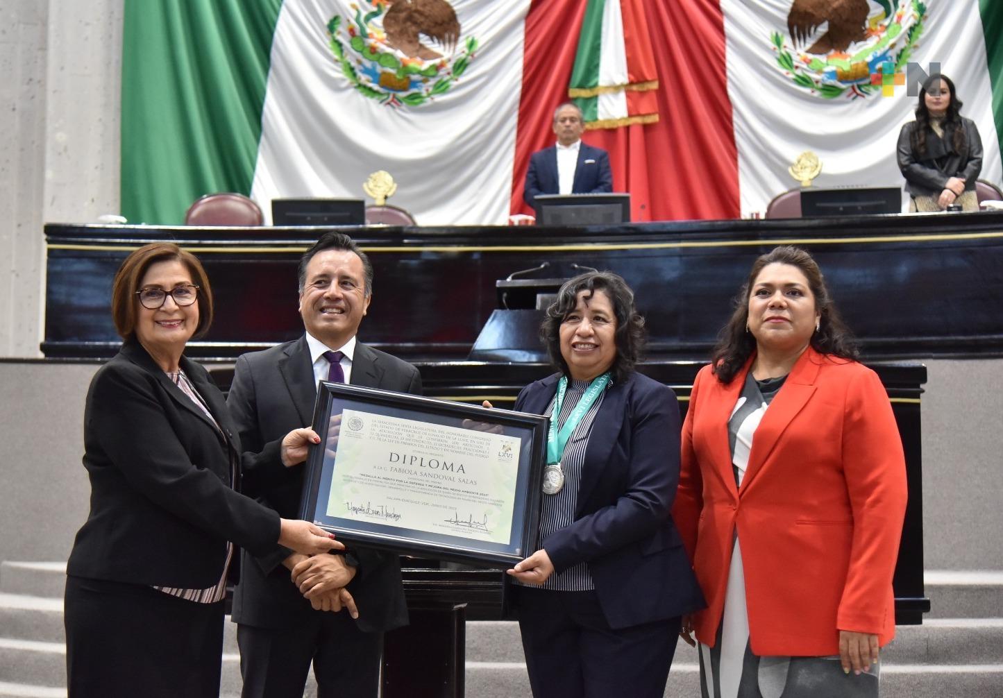Entrega Congreso el Premio al Mérito Ambiental 2023 a la doctora Fabiola Sandoval