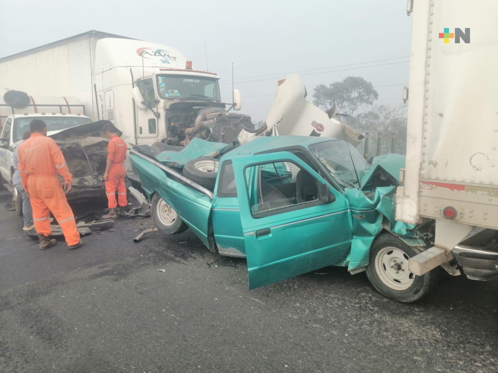 Incendio en zona pantanosa provoca carambola en autopista Nuevo Teapa-Cosoleacaque