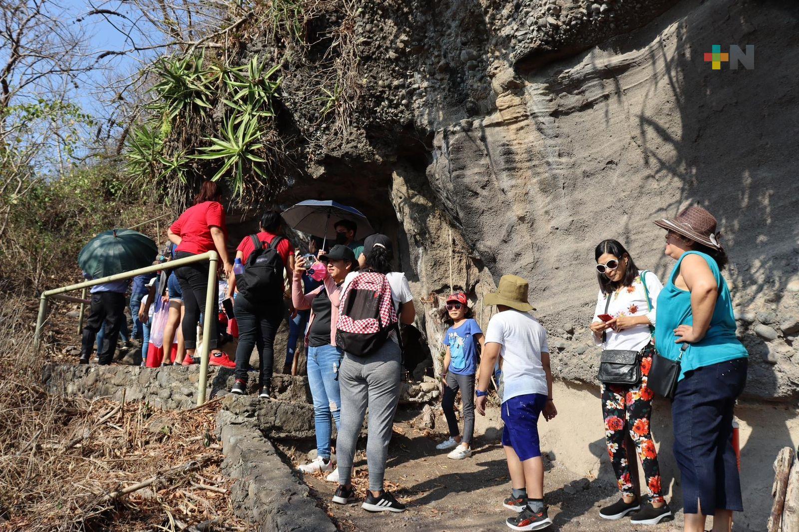 Ayuntamiento de Puente Nacional ofrece recorridos a estudiantes del municipio