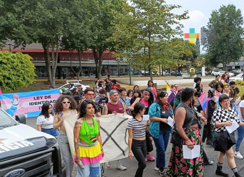 Realizan tercera marcha Lencha Transmarica en Xalapa