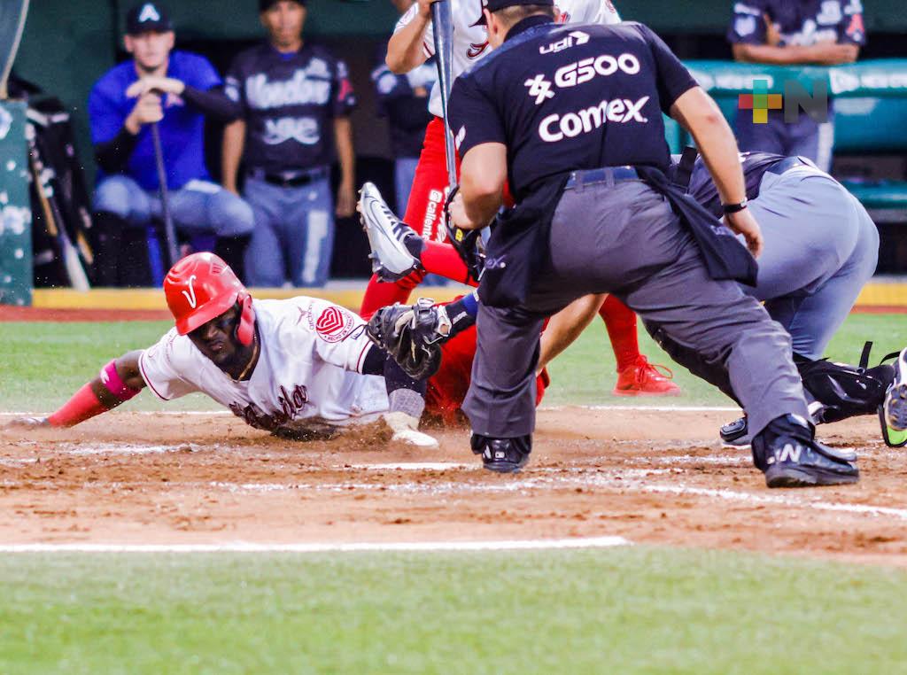 Monclova barre a El Águila, los acereros ganaron por 8-5 en extrainnings