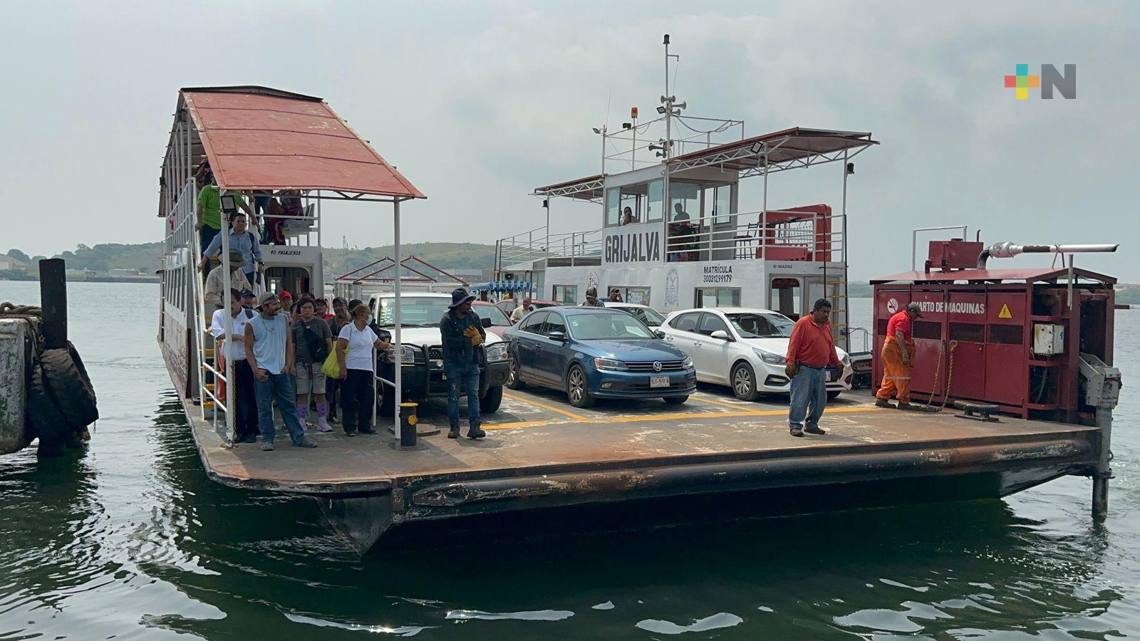 Más de tres mil personas y mil 300 autos utilizan diario transbordadores de Coatza