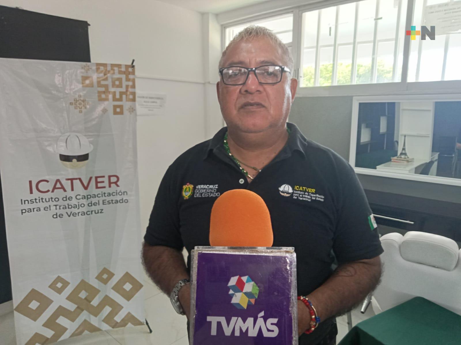 Invita Icatver a curso de barbería