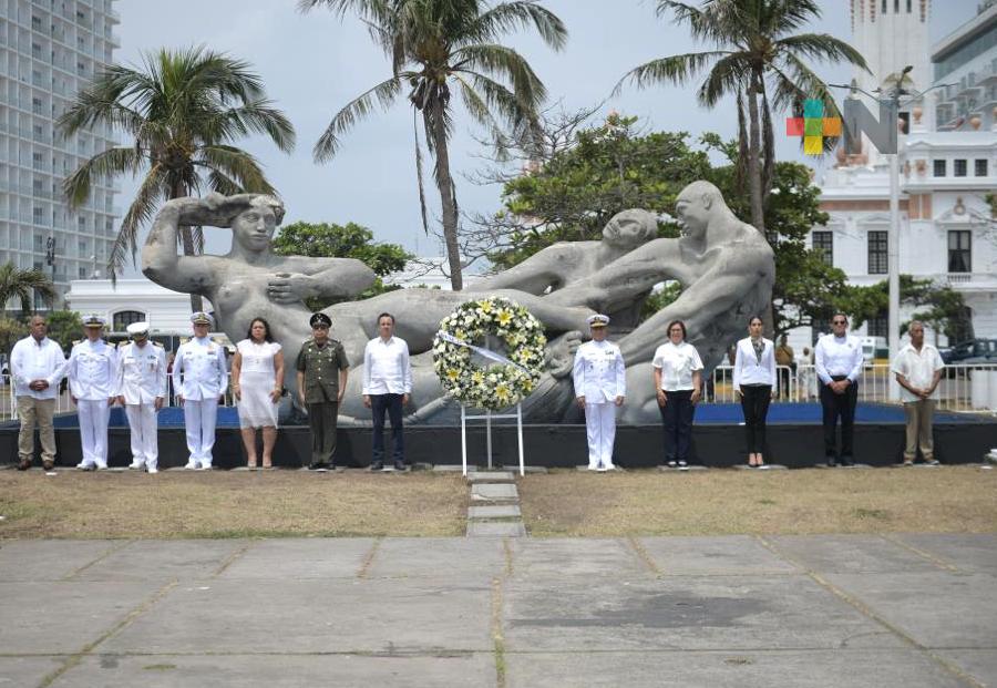 Gobernador de Veracruz encabezó conmemoración del Día de la Marina Nacional