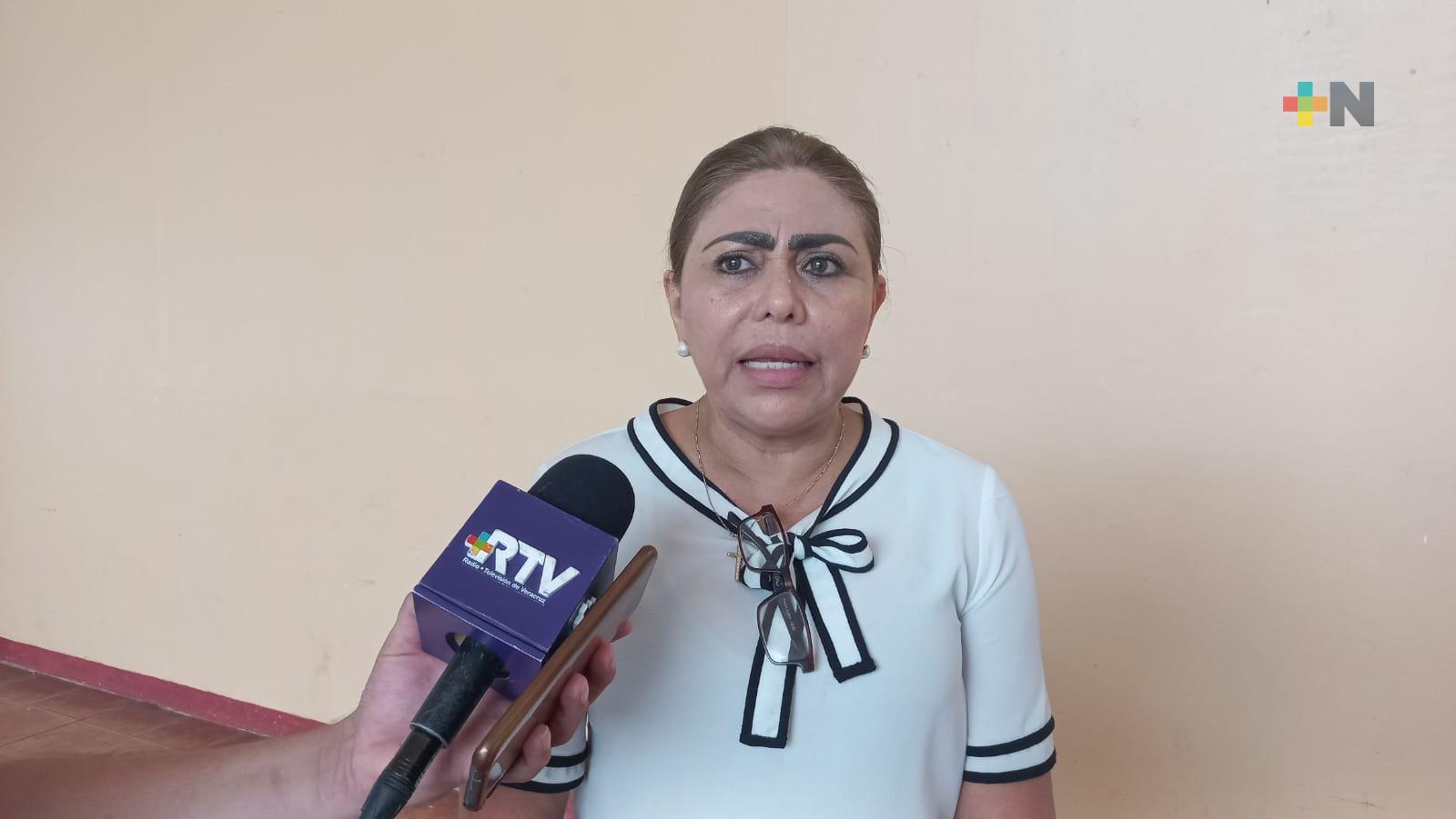 Pide maestra jubilada acción de la FGE ante ataques de su hermano