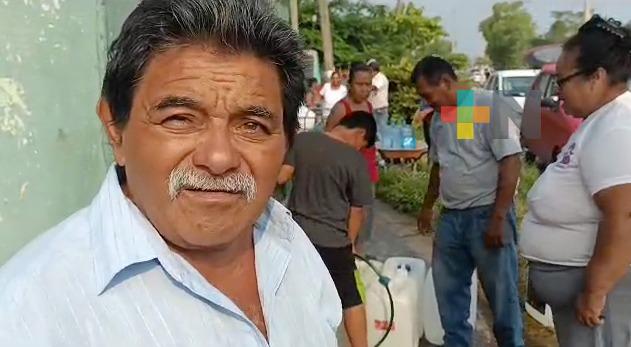 Abastece pozo artesiano a colonos de la Francisco Villa de Coatza