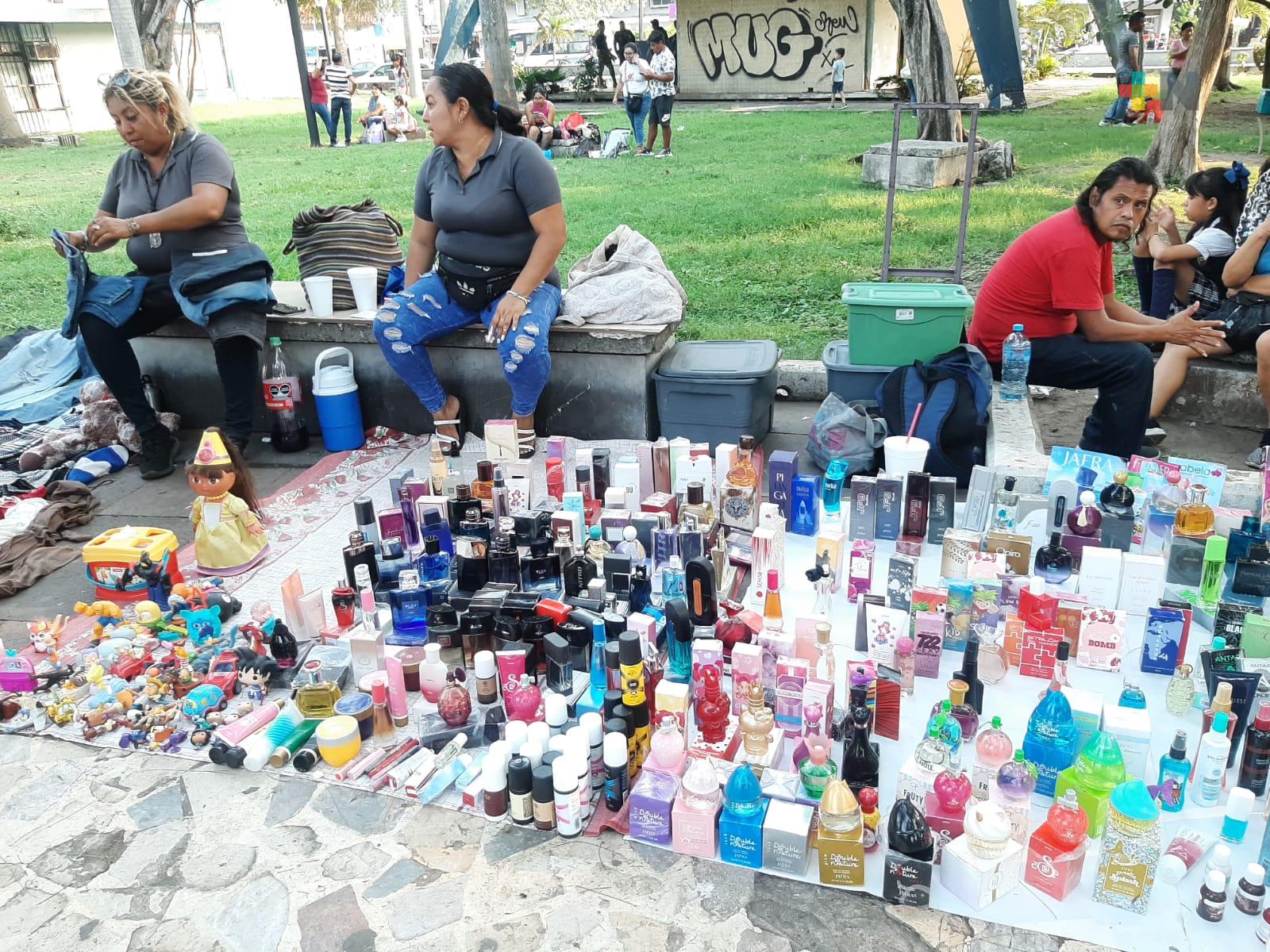 Reubican a 300 emprendedoras en el exterior del ex penal de Allende