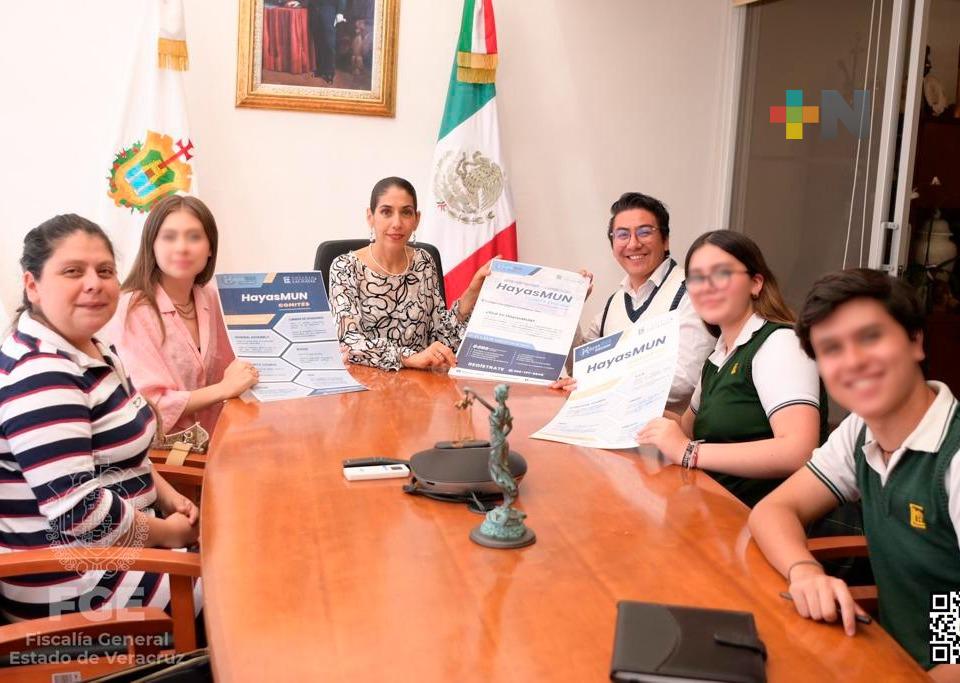 Fiscal general se reúne con alcaldesa de San Andrés Tlalnehuayocan y estudiantes de Las Hayas