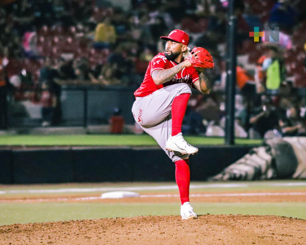 El Águila anuncia movimientos, regresa el cerrador Yapson Gómez