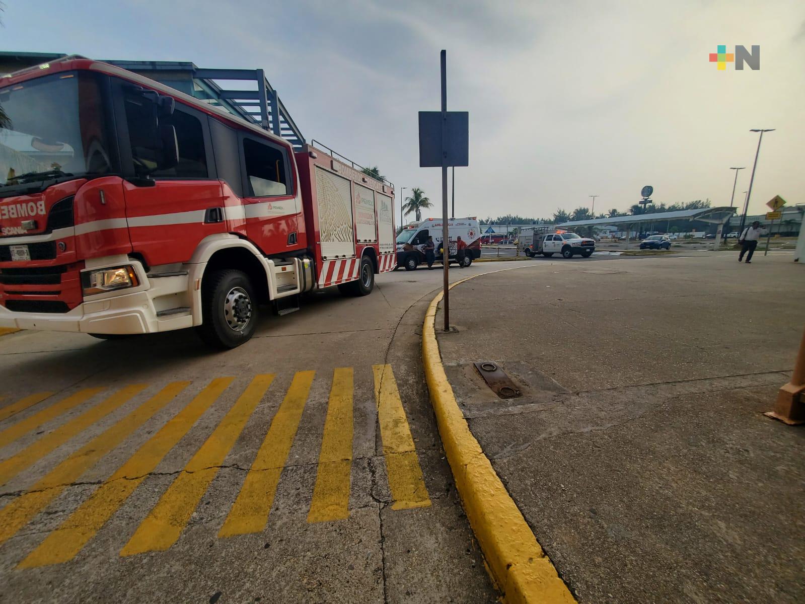 Indigentes provocan incendio en estacionamiento de Walmart Coatzacoalcos