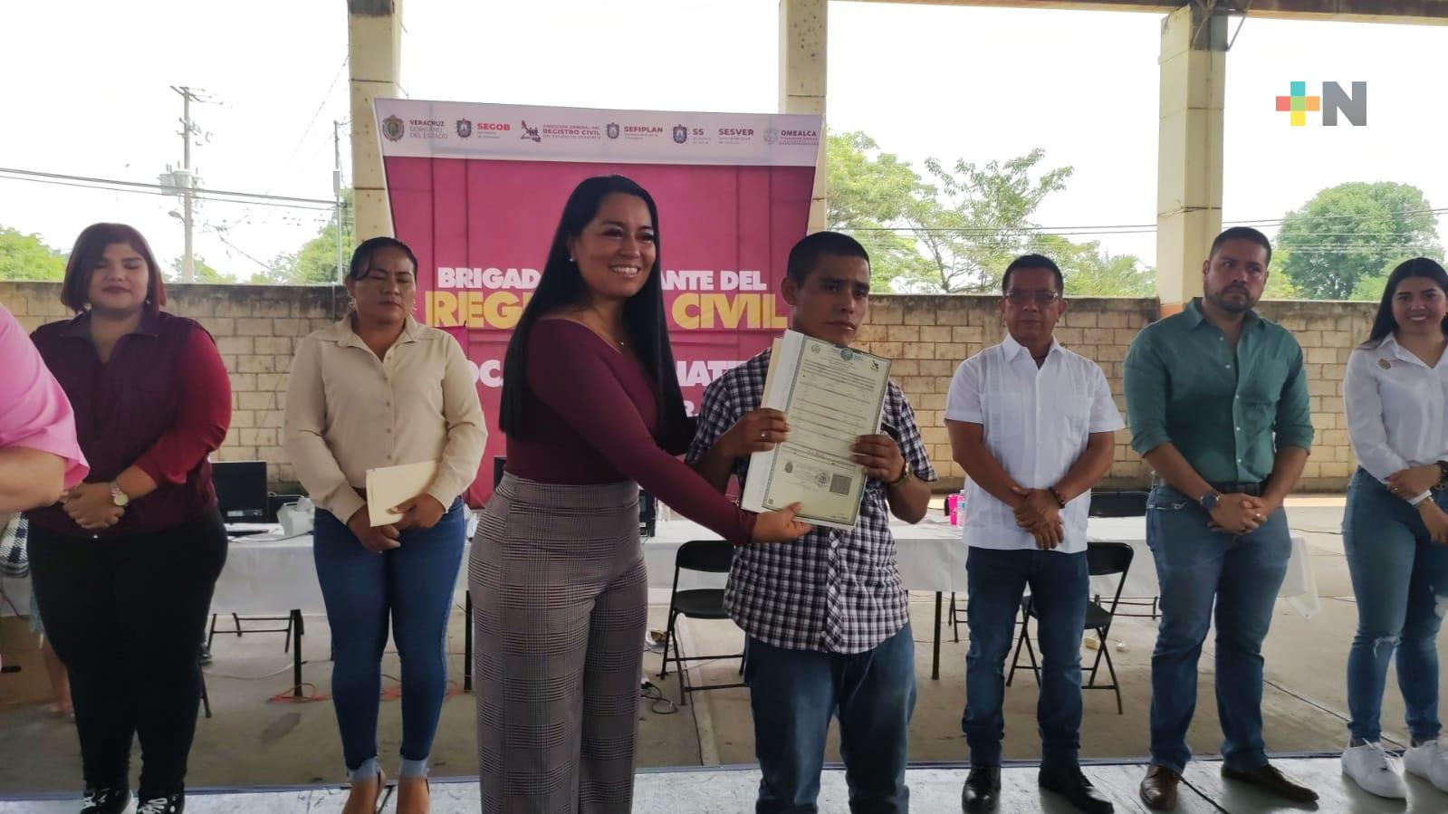 Llega brigada del Registro Civil y otros servicios a comunidad de Matatenatito