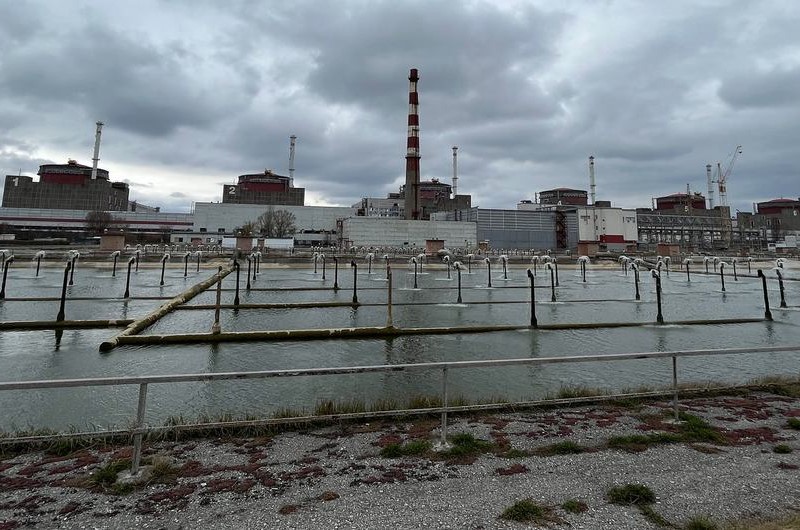 Ucrania: Reportan explosiones cerca de la central nuclear de Zaporiyia