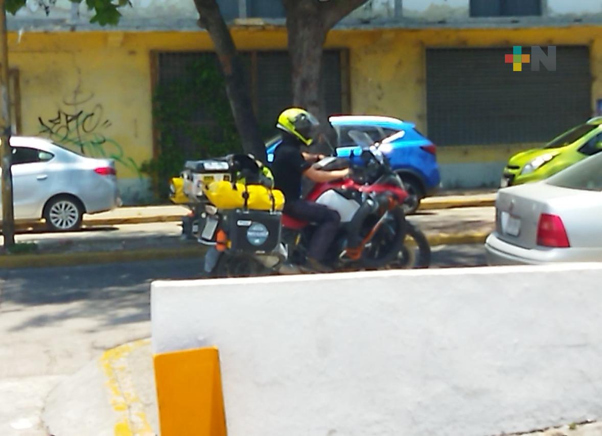 En motocicleta, argentino Diego Elías pretende llegar a Alaska